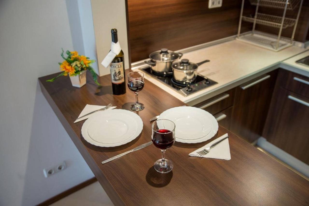 Spacious Studio With Balcony & Pool By The Marina 발치크 외부 사진
