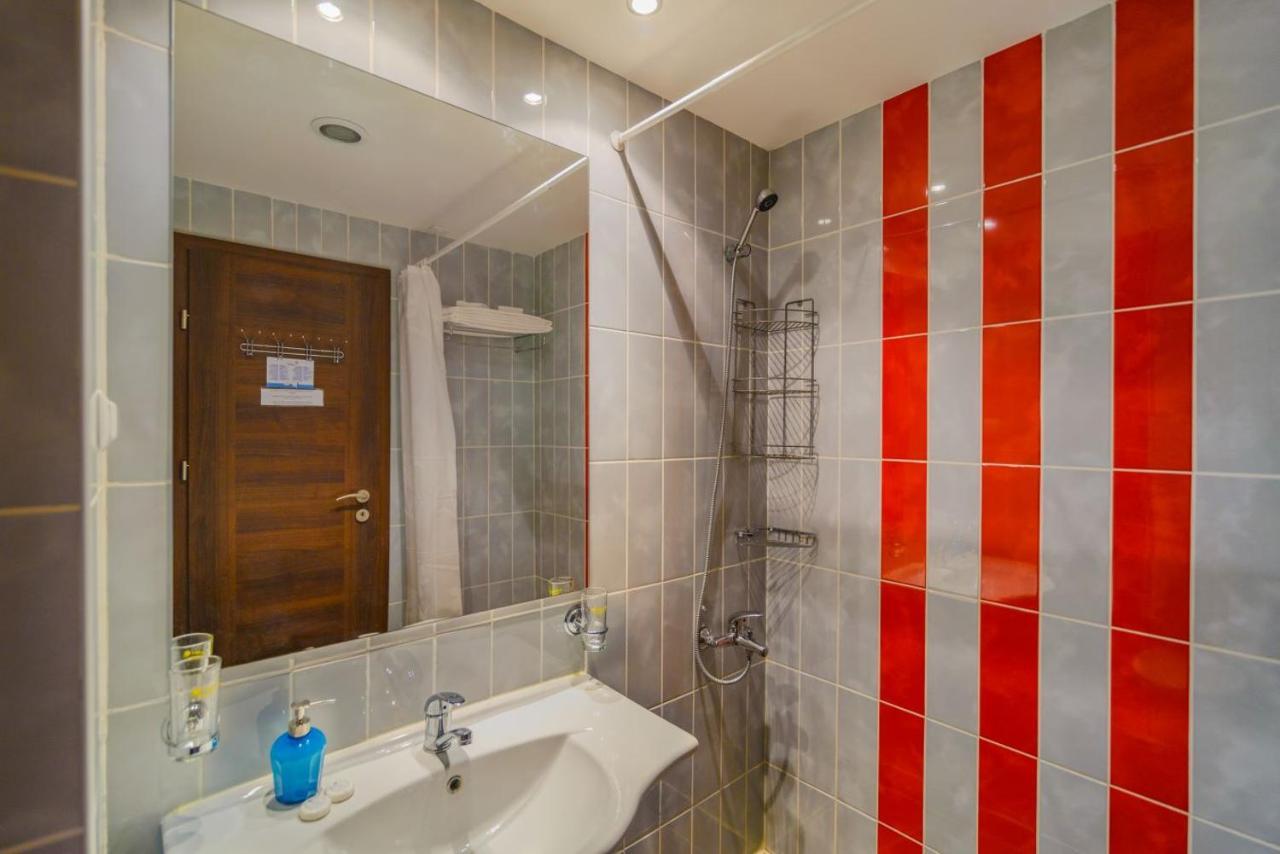 Spacious Studio With Balcony & Pool By The Marina 발치크 외부 사진