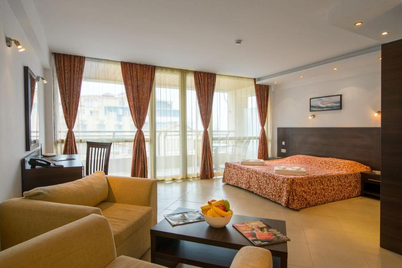 Spacious Studio With Balcony & Pool By The Marina 발치크 외부 사진